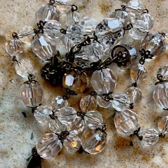 Vintage lightweight faceted Lucite ball and brass metal belt or necklace 39” - Picture 6 of 12